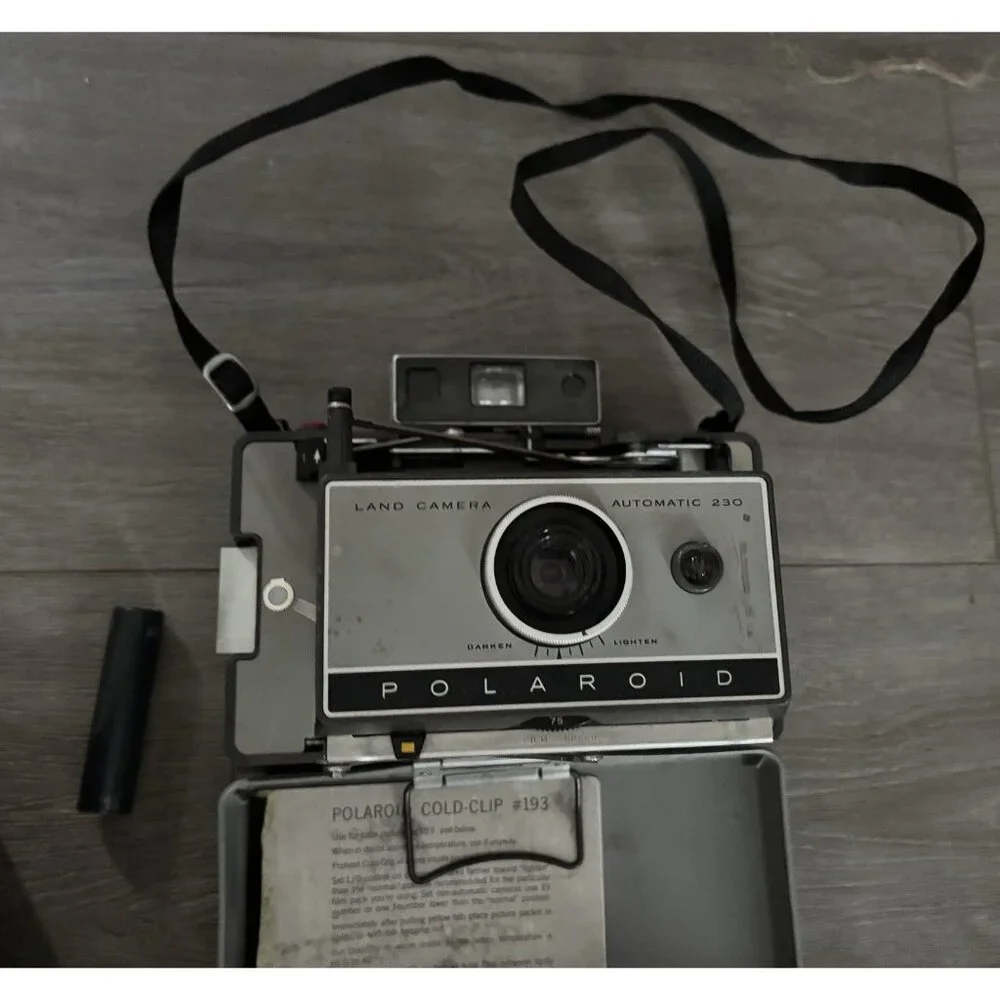 Vintage POLAROID Land Camera Automatic 230 Camera w/Strap Original Box UNTESTED